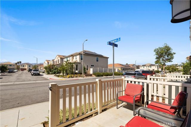 1037 W Clover Ave, Rialto, CA 92376