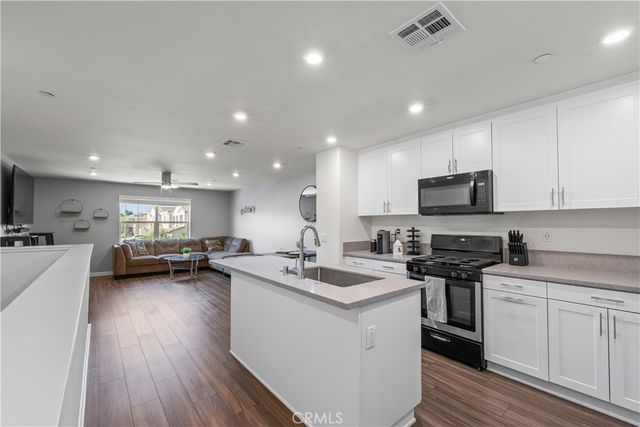1037 W Clover Ave, Rialto, CA 92376
