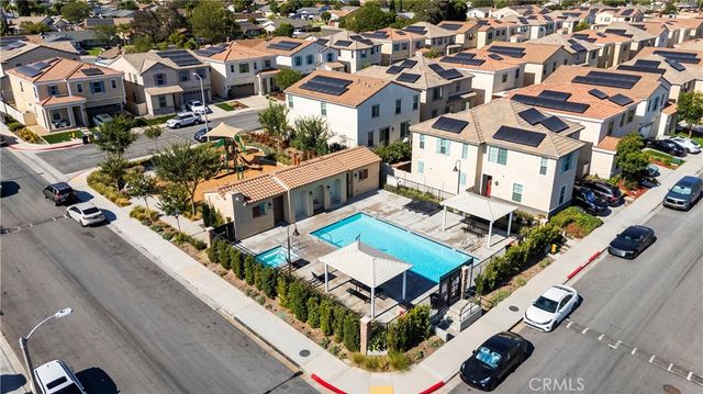 1037 W Clover Ave, Rialto, CA 92376