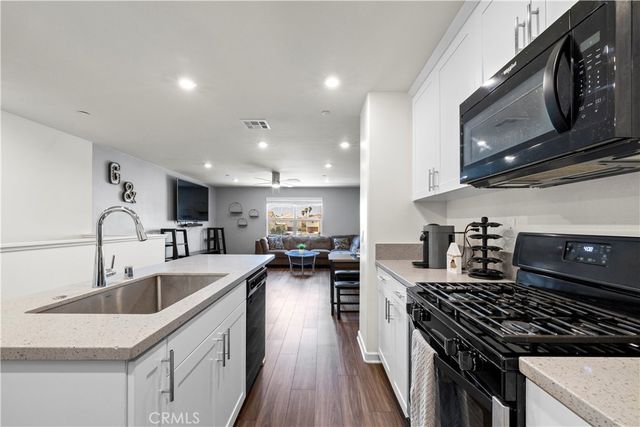 1037 W Clover Ave, Rialto, CA 92376