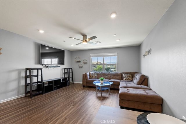 1037 W Clover Ave, Rialto, CA 92376