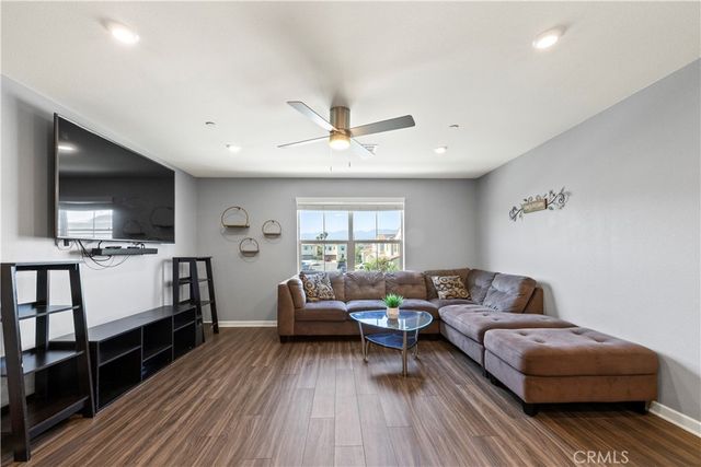 1037 W Clover Ave, Rialto, CA 92376