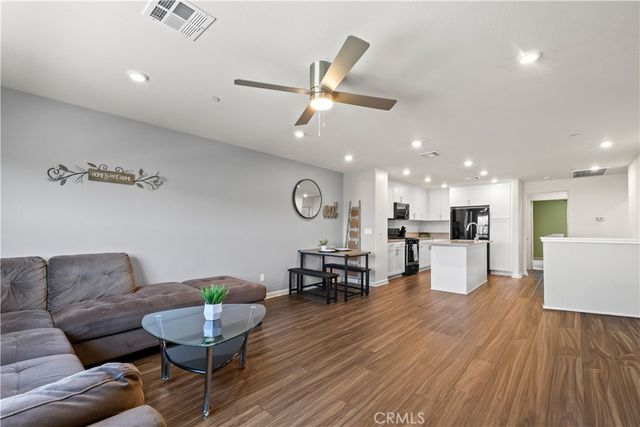 1037 W Clover Ave, Rialto, CA 92376