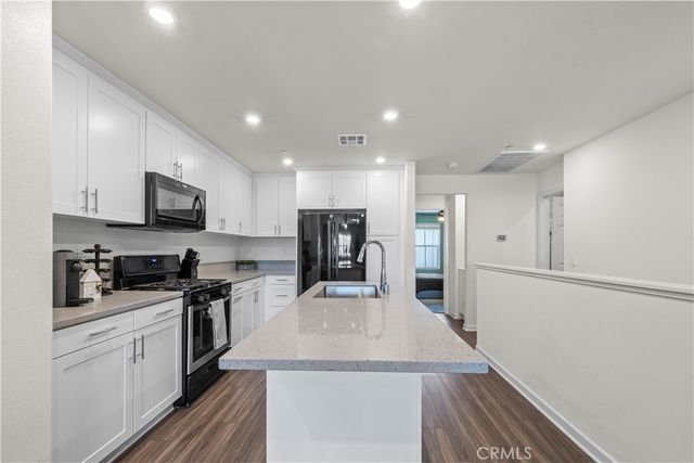 1037 W Clover Ave, Rialto, CA 92376