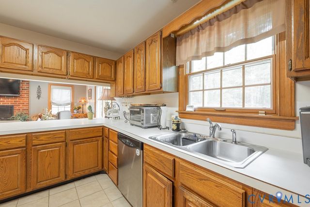 12253 Cedar Ln, Hanover, VA 23005
