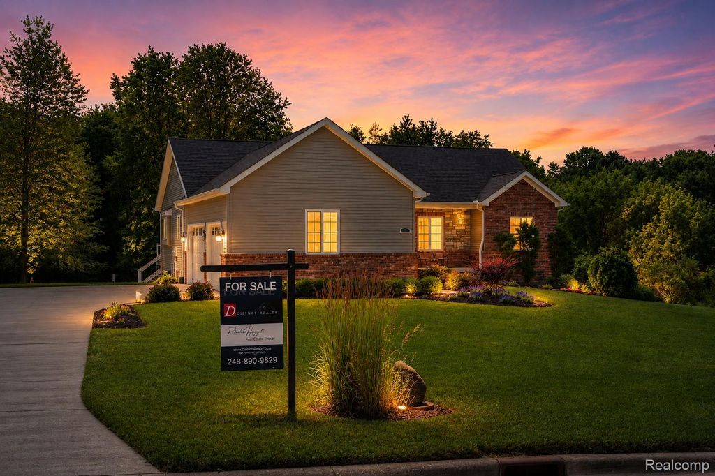 697 Lee Court, Brandon Charter Township, MI 48371