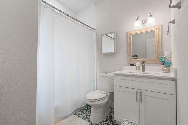 226 W Willingham Street, Cleburne, TX 76033