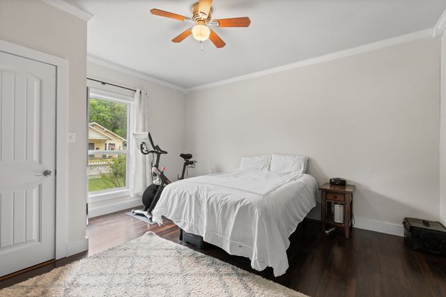 226 W Willingham Street, Cleburne, TX 76033