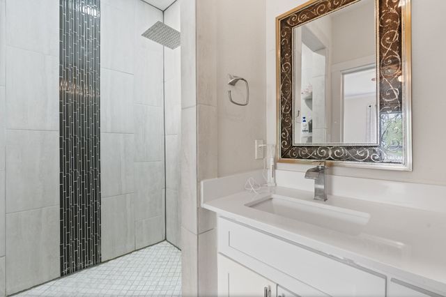 226 W Willingham Street, Cleburne, TX 76033