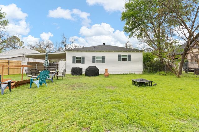 226 W Willingham Street, Cleburne, TX 76033