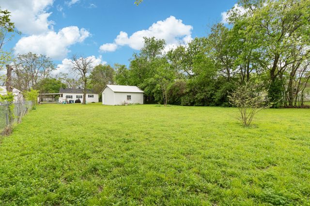 226 W Willingham Street, Cleburne, TX 76033