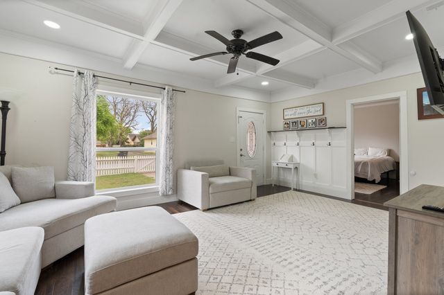 226 W Willingham Street, Cleburne, TX 76033