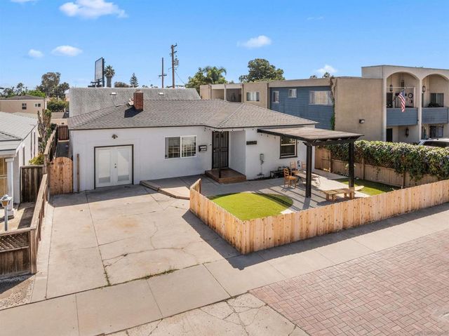 1951 55 Hornblend St., San Diego, CA 92109