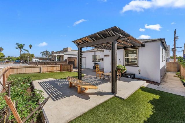 1951 55 Hornblend St., San Diego, CA 92109