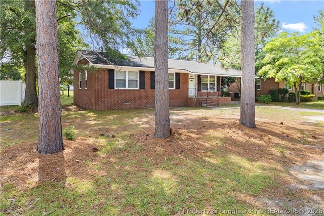 310 N 4th Street, St Pauls, NC 28384