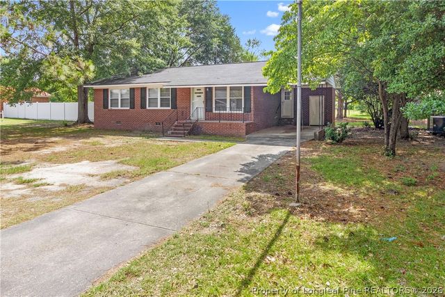 310 N 4th Street, St Pauls, NC 28384