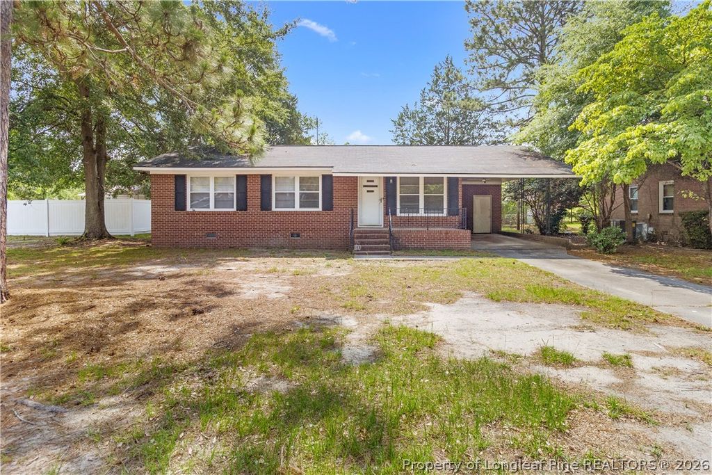 310 N 4th Street, St Pauls, NC 28384