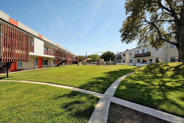 2200 Dickson DR 131, Austin, TX 78704