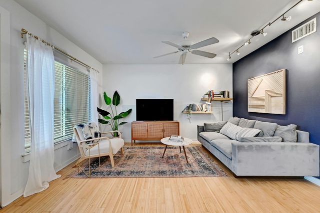 2200 Dickson DR 131, Austin, TX 78704