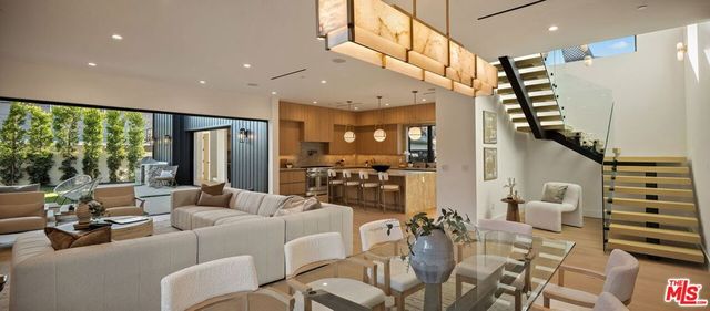 3621 Moore Street, Los Angeles, CA 90066