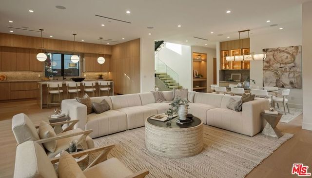 3621 Moore Street, Los Angeles, CA 90066