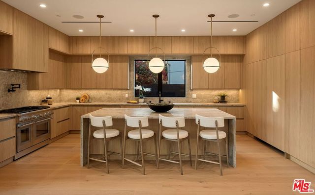 3621 Moore Street, Los Angeles, CA 90066