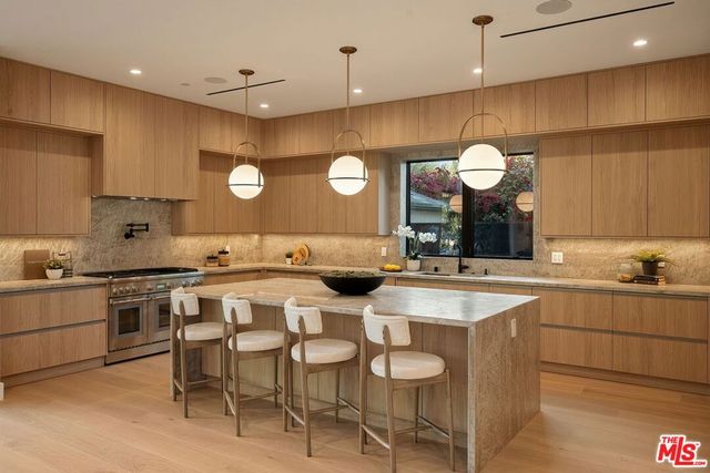 3621 Moore Street, Los Angeles, CA 90066