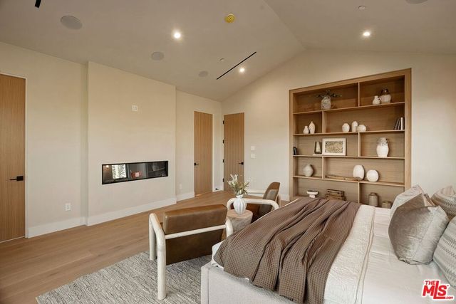 3621 Moore Street, Los Angeles, CA 90066