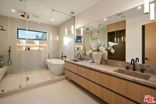 3621 Moore Street, Los Angeles, CA 90066