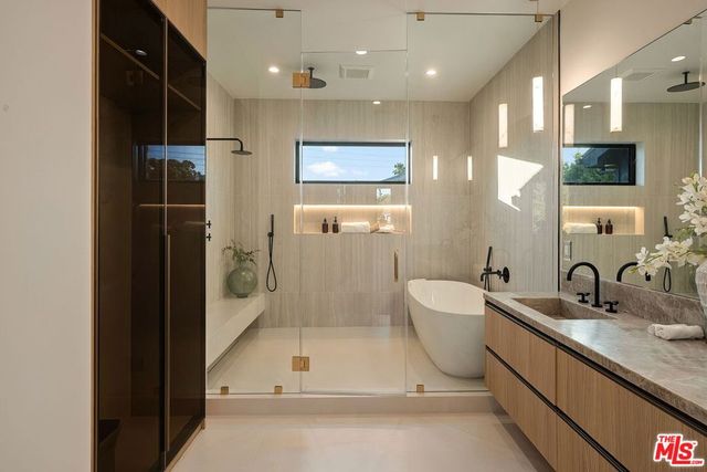 3621 Moore Street, Los Angeles, CA 90066