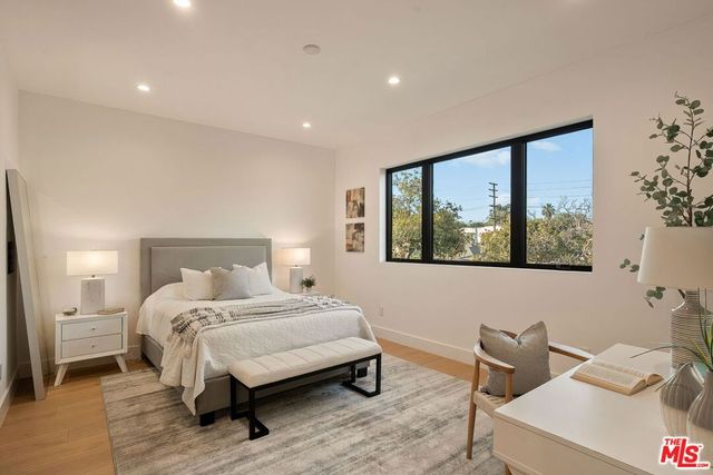 3621 Moore Street, Los Angeles, CA 90066