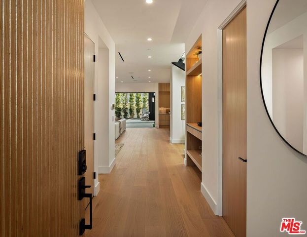 3621 Moore Street, Los Angeles, CA 90066