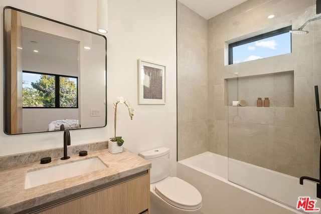 3621 Moore Street, Los Angeles, CA 90066