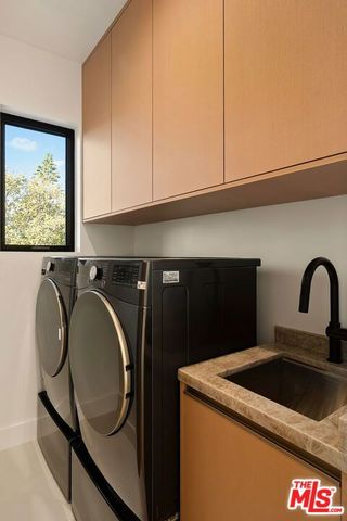 3621 Moore Street, Los Angeles, CA 90066
