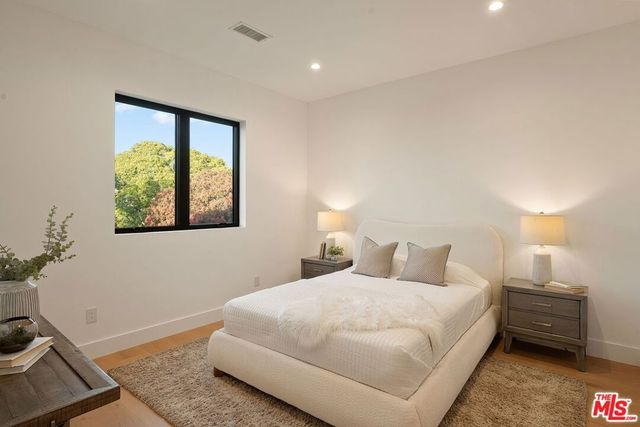 3621 Moore Street, Los Angeles, CA 90066