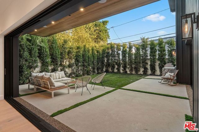 3621 Moore Street, Los Angeles, CA 90066