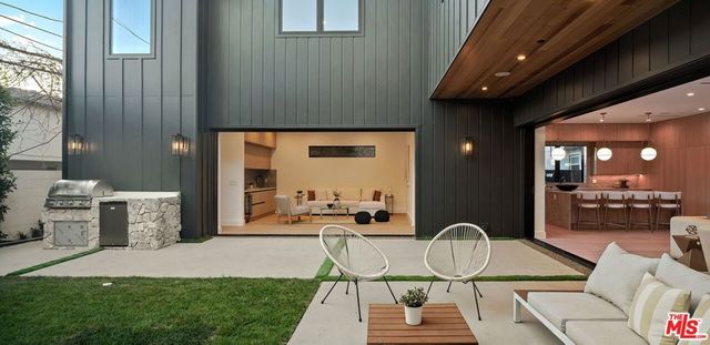 3621 Moore Street, Los Angeles, CA 90066