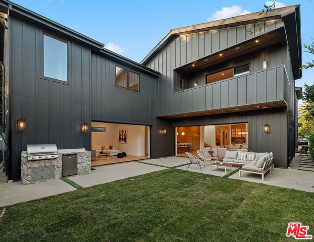 3621 Moore Street, Los Angeles, CA 90066