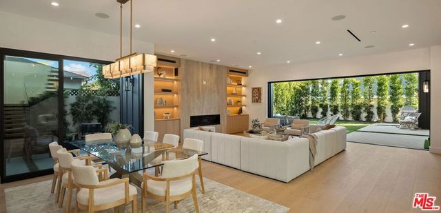3621 Moore Street, Los Angeles, CA 90066