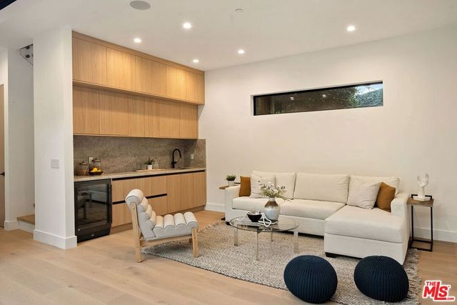 3621 Moore Street, Los Angeles, CA 90066