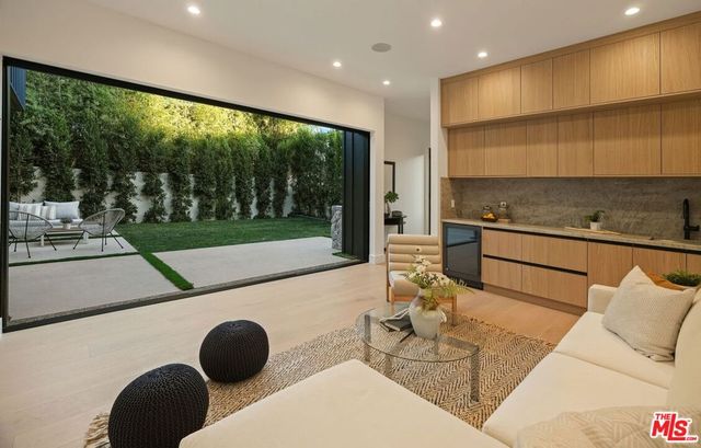 3621 Moore Street, Los Angeles, CA 90066
