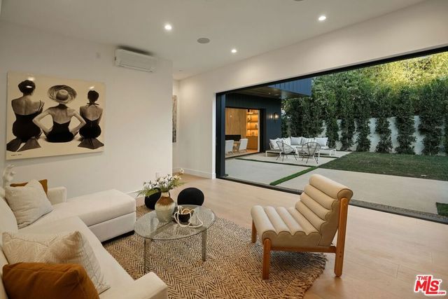 3621 Moore Street, Los Angeles, CA 90066