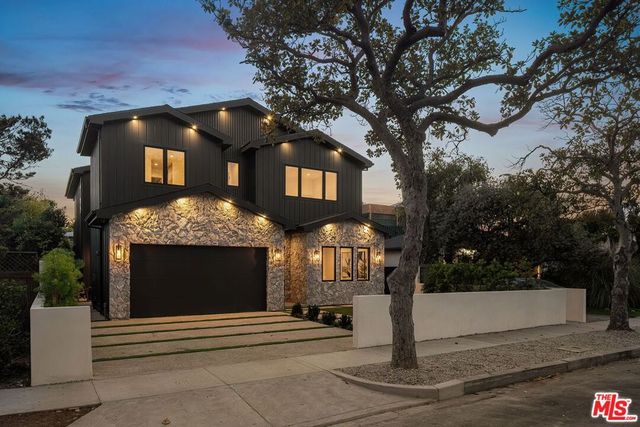 3621 Moore Street, Los Angeles, CA 90066