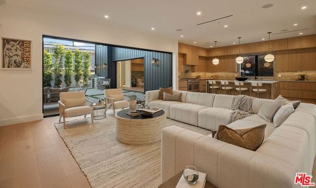 3621 Moore Street, Los Angeles, CA 90066