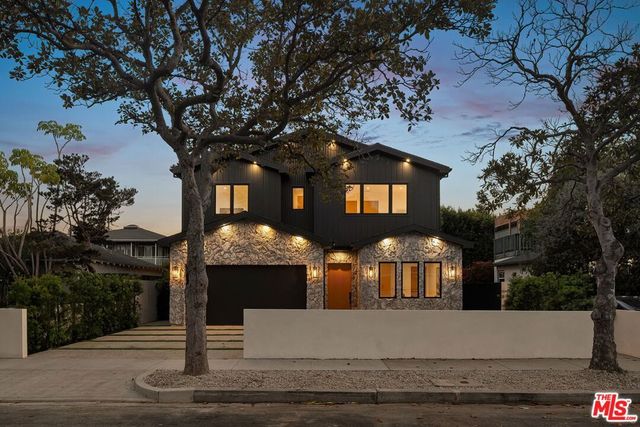 3621 Moore Street, Los Angeles, CA 90066