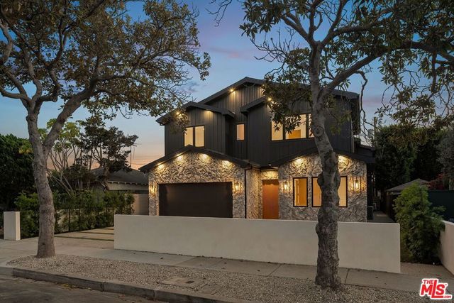 3621 Moore Street, Los Angeles, CA 90066