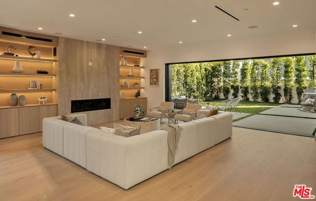 3621 Moore Street, Los Angeles, CA 90066
