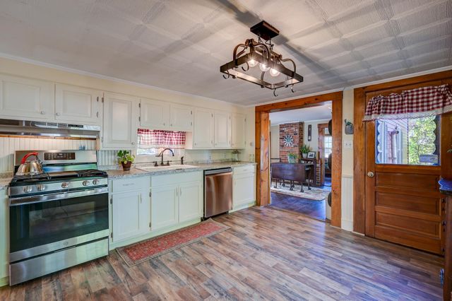 78 School Street, Effingham, NH 03882