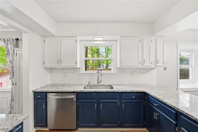 4083 Lydgate Drive, North Olmsted, OH 44070