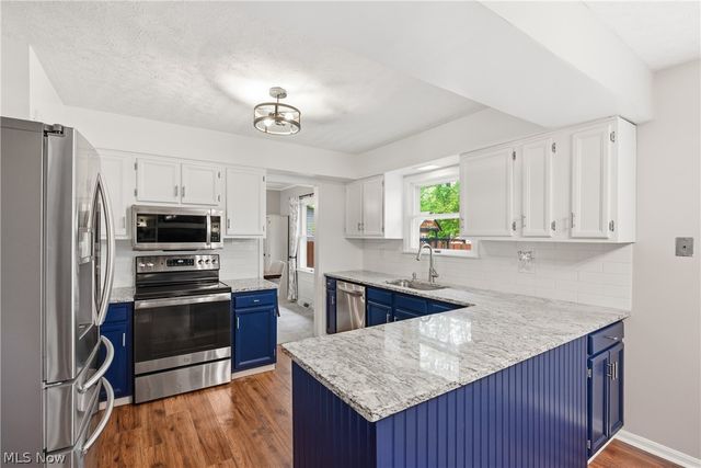 4083 Lydgate Drive, North Olmsted, OH 44070